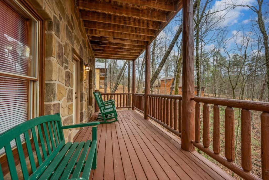 Log Cabin, Hot Tub, Fireplace, Pool Table & Views! Sevierville Exterior foto