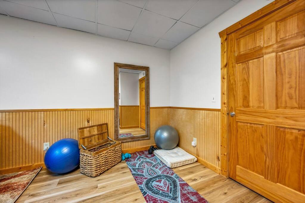 Log Cabin, Hot Tub, Fireplace, Pool Table & Views! Sevierville Exterior foto