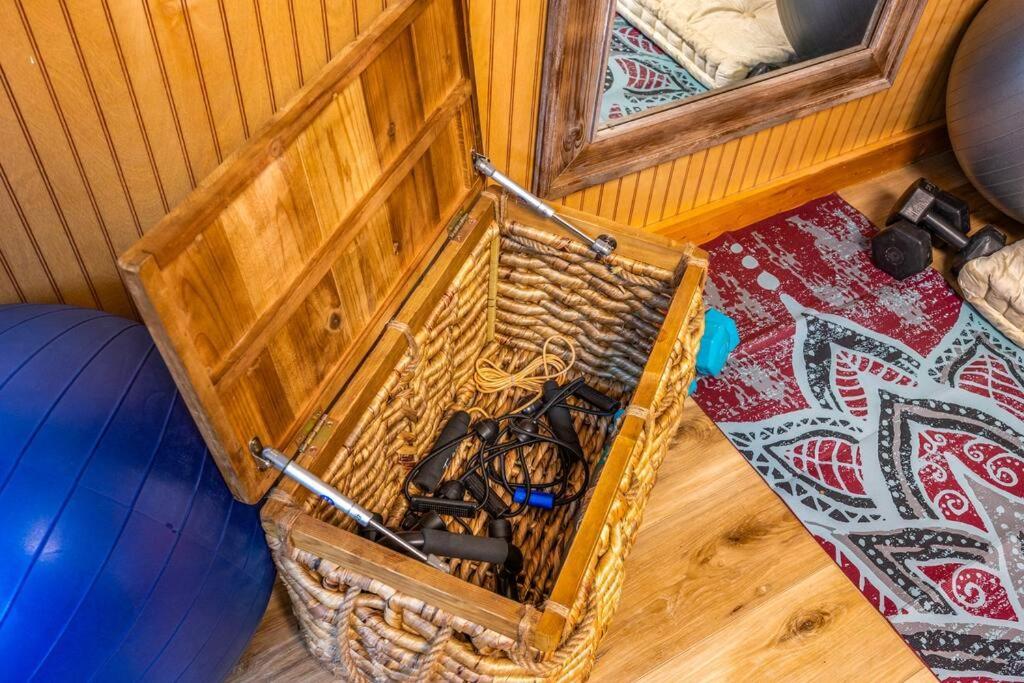 Log Cabin, Hot Tub, Fireplace, Pool Table & Views! Sevierville Exterior foto