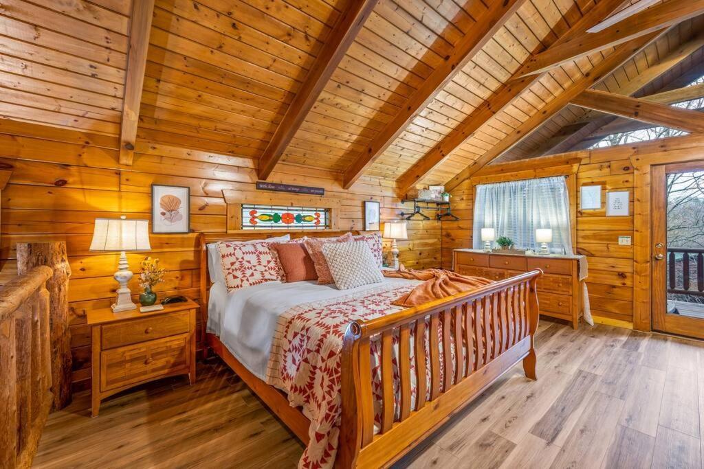 Log Cabin, Hot Tub, Fireplace, Pool Table & Views! Sevierville Exterior foto